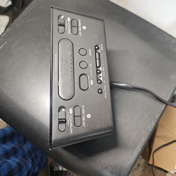 Sony Dream Machine ICF-C414 AM/FM Clock Radio – Large Green LED Display, Dual Al - Picture 3 of 5